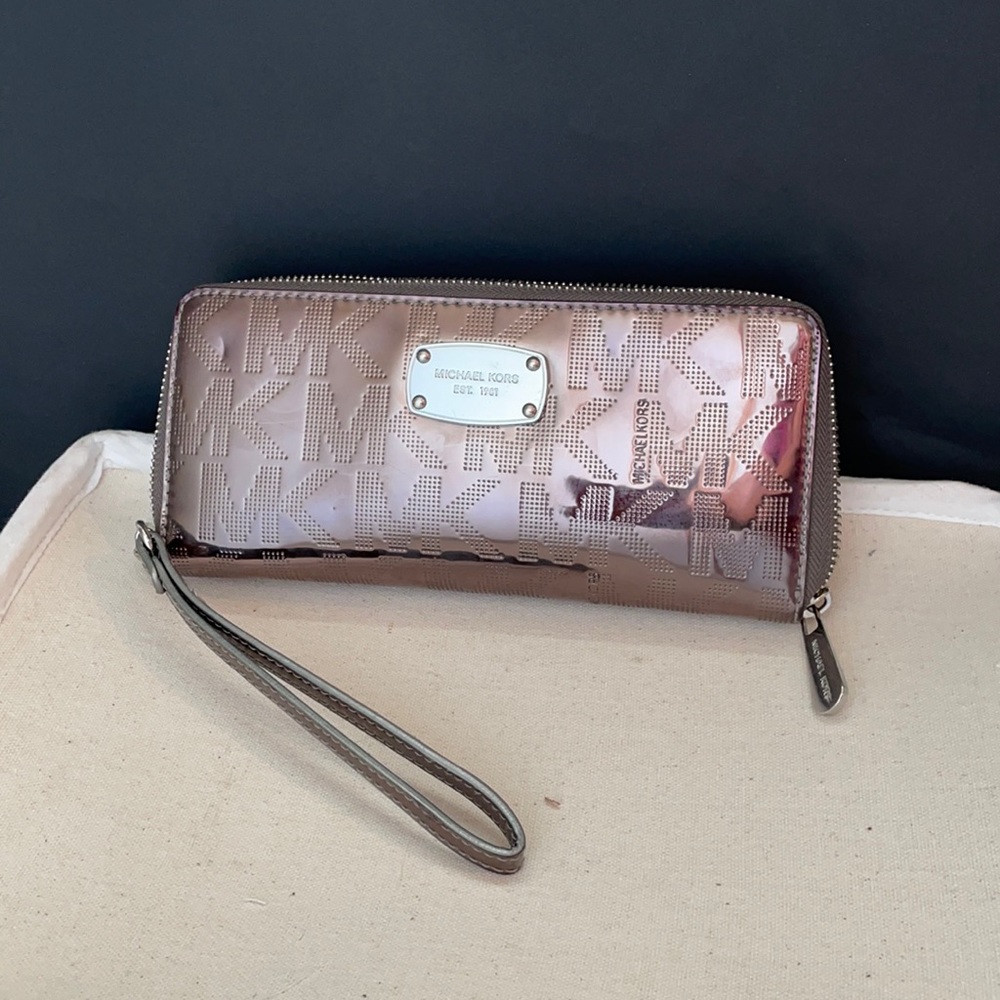 Michael Kors zip around wallet/wristlet